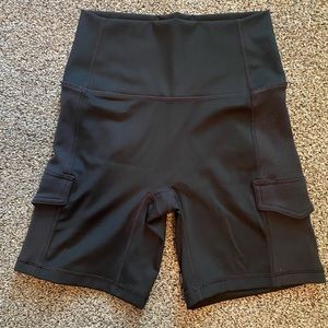 ✨LOWEST PRICE: MUST GO BY FRIDAY 9/01✨NWOT Aerie Pocket Bike Shorts